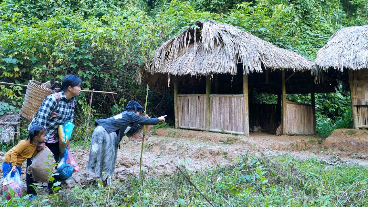 The abandoned house witnesses the reunion of the kind old lady and the single mother.