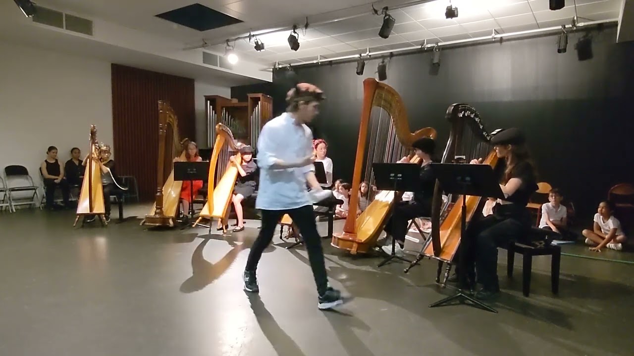 Classe de harpe de Dominique Lacote - à la harpe, Aedan, Ariane, Méva, Meï, Rosanne, Emma-Lou.