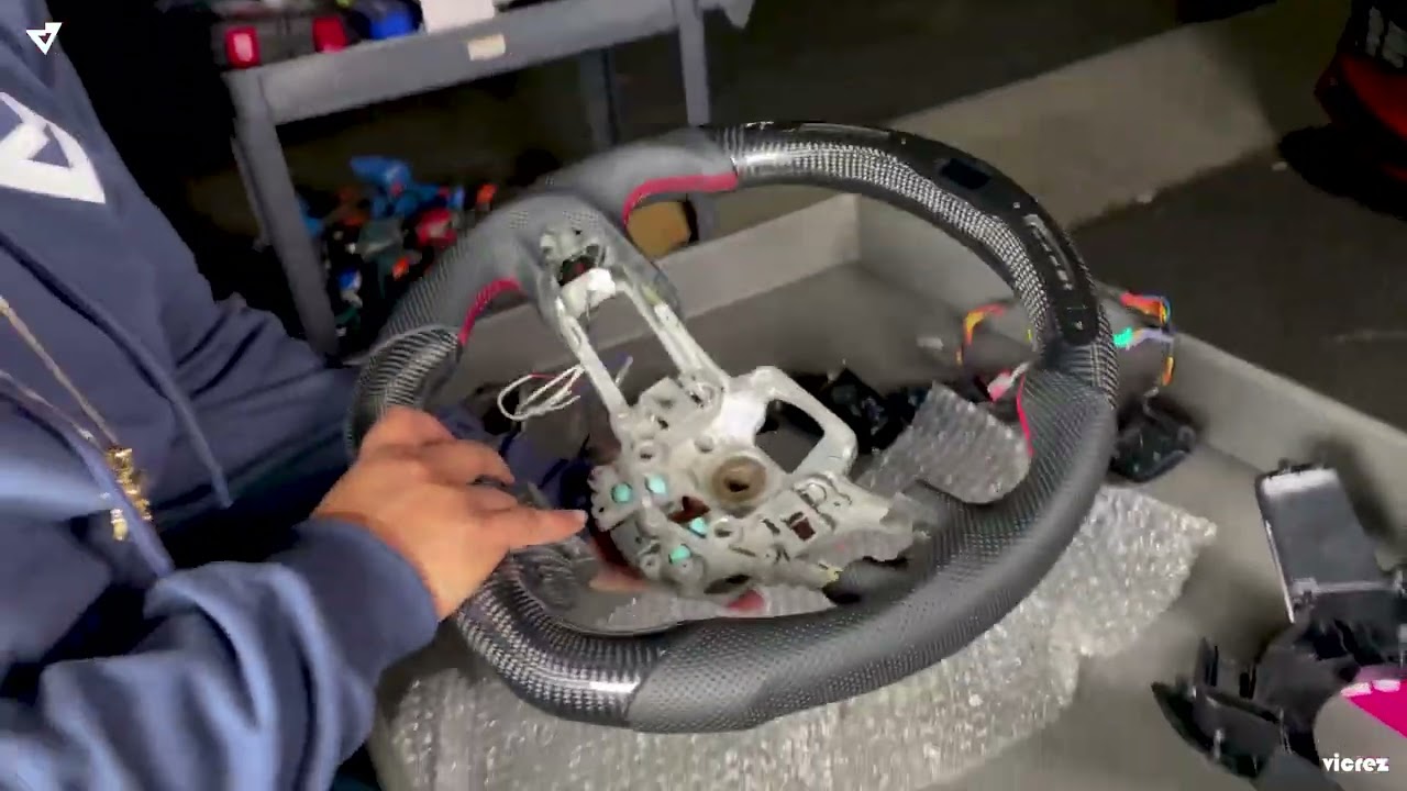 Volante Vicrez de fibra de carbono+Pantalla LED vz101787 | Ford Mustang 2015-2023 | Instalación