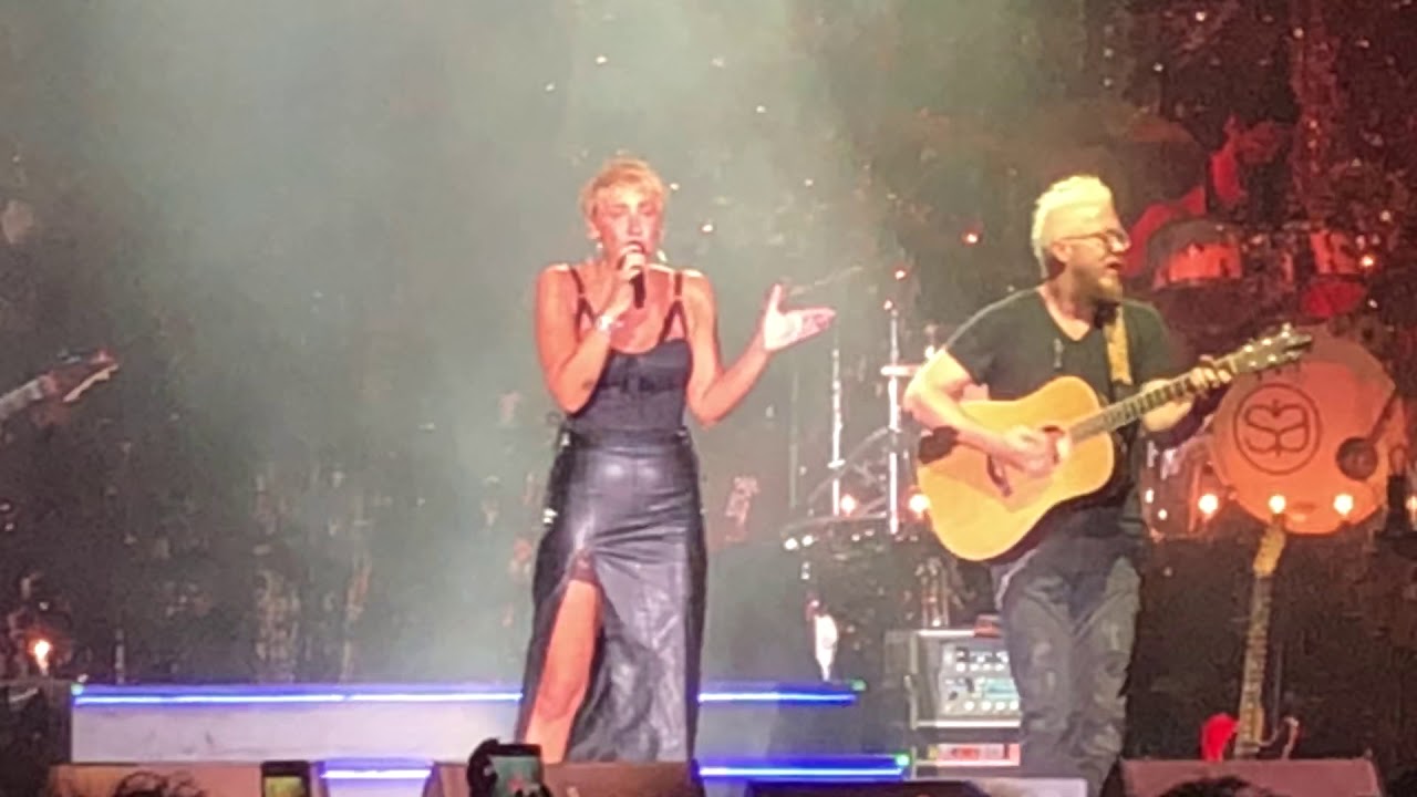 Sila - Bos evde yeni (cesme 20.08.18 konser, canli - clip gibi!!!)