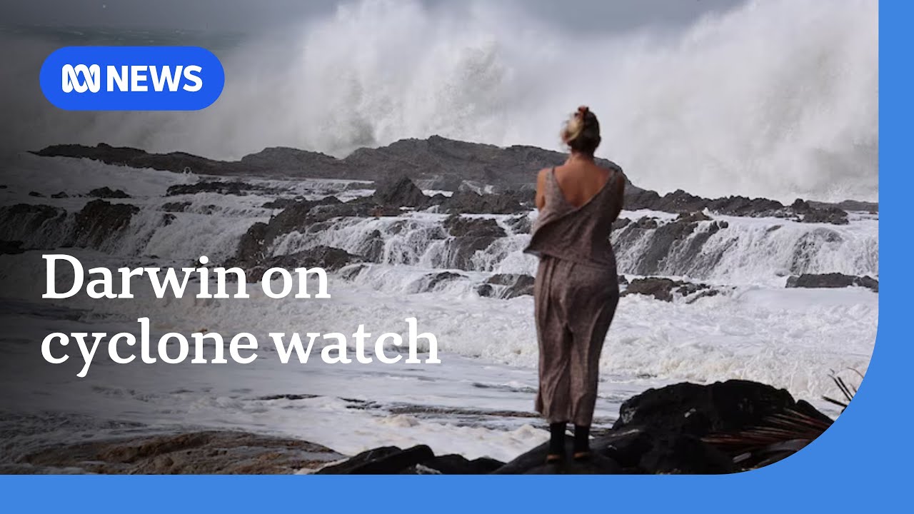 Darwin on cyclone watch with Tropical Cyclone Fina to bear south | ABC NEWS