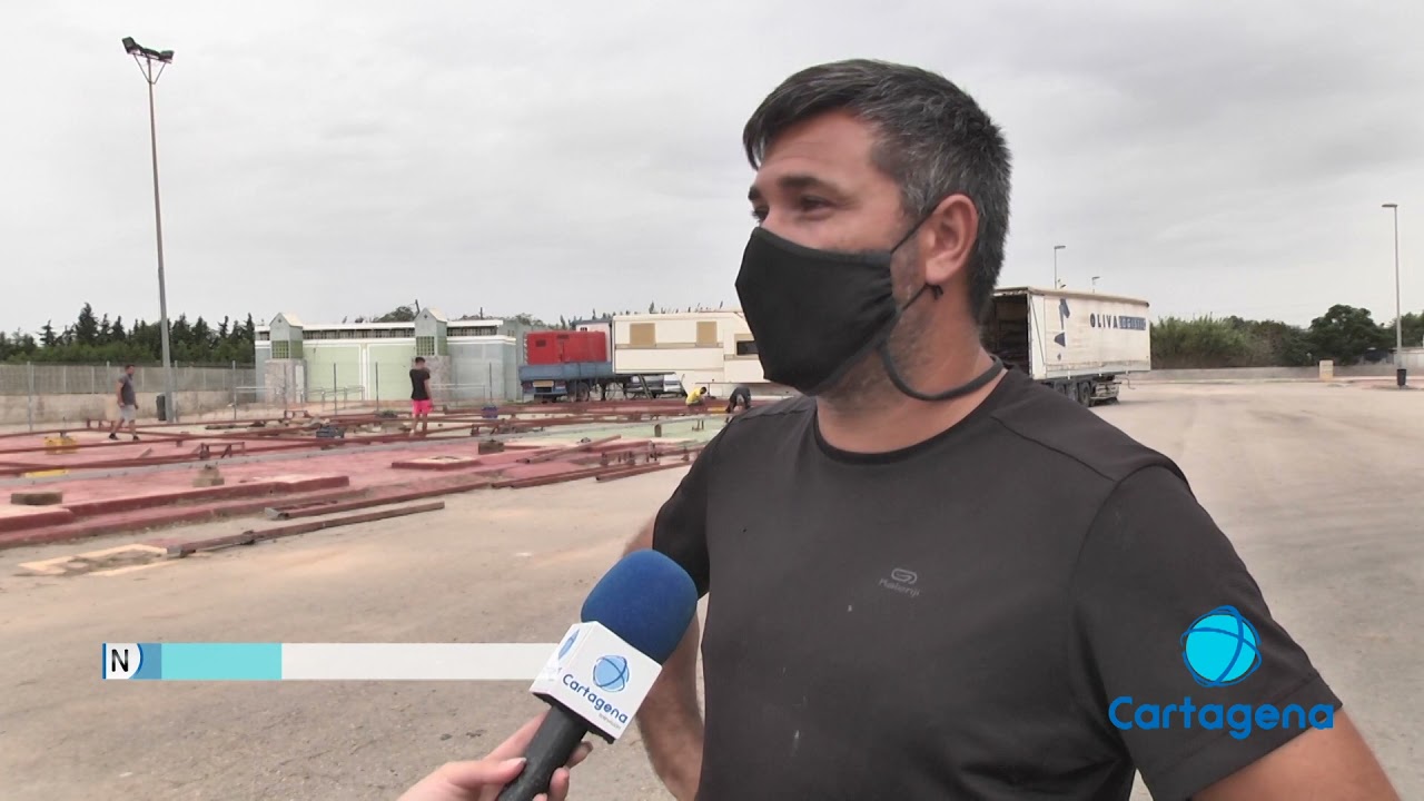 Los feriantes empiezan el montaje de las atracciones