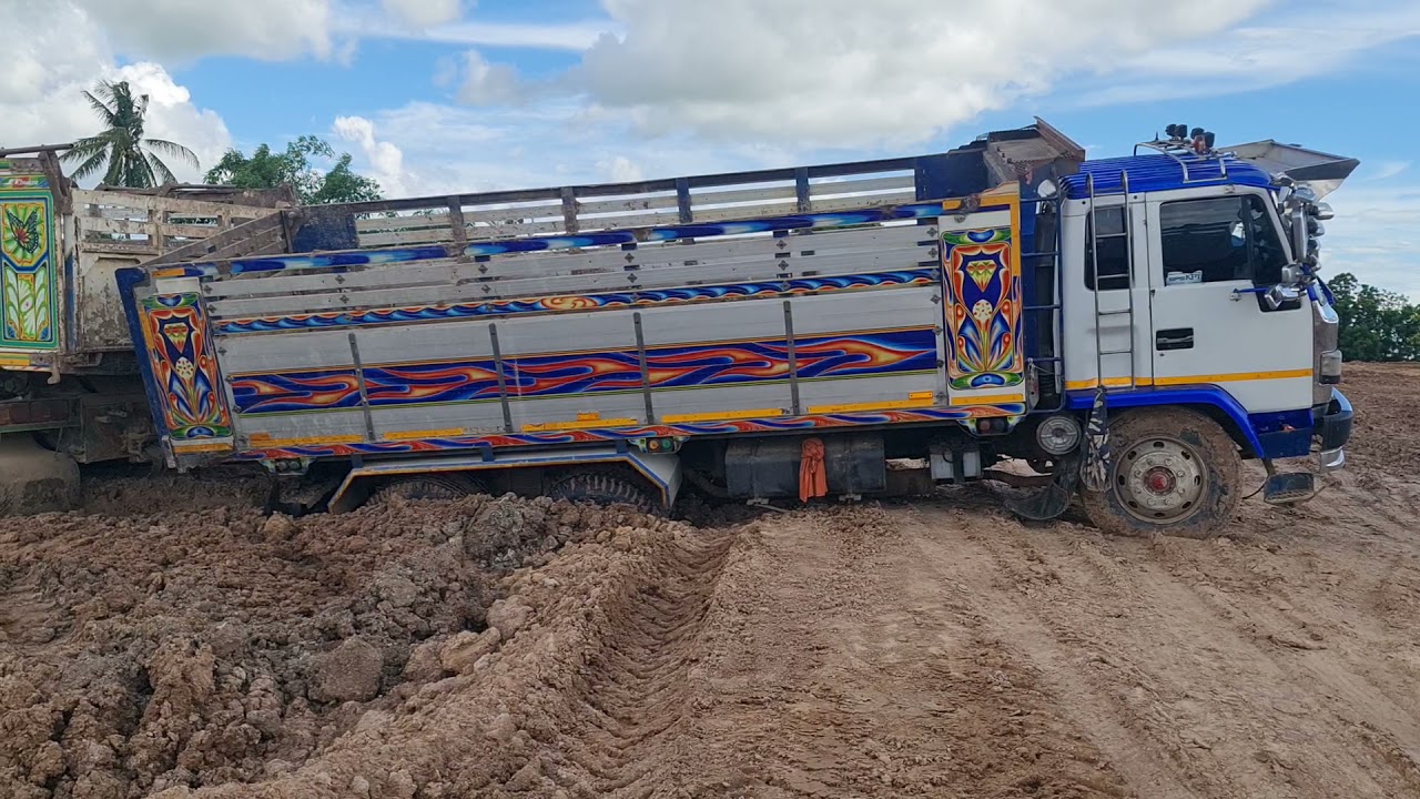 จมมิดล้อจะขึ้นยังไงกัน ติดหล่มหนัก Dump Truck Tractor