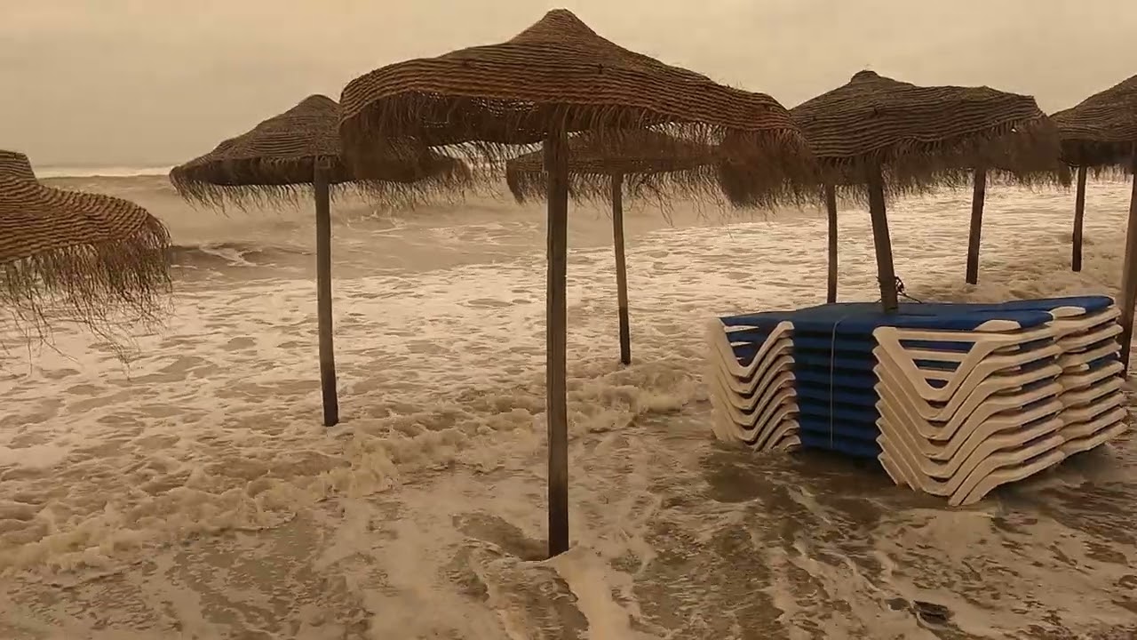 Fuerte temporal de viento y oleaje - Torrevieja (03/09/2023)