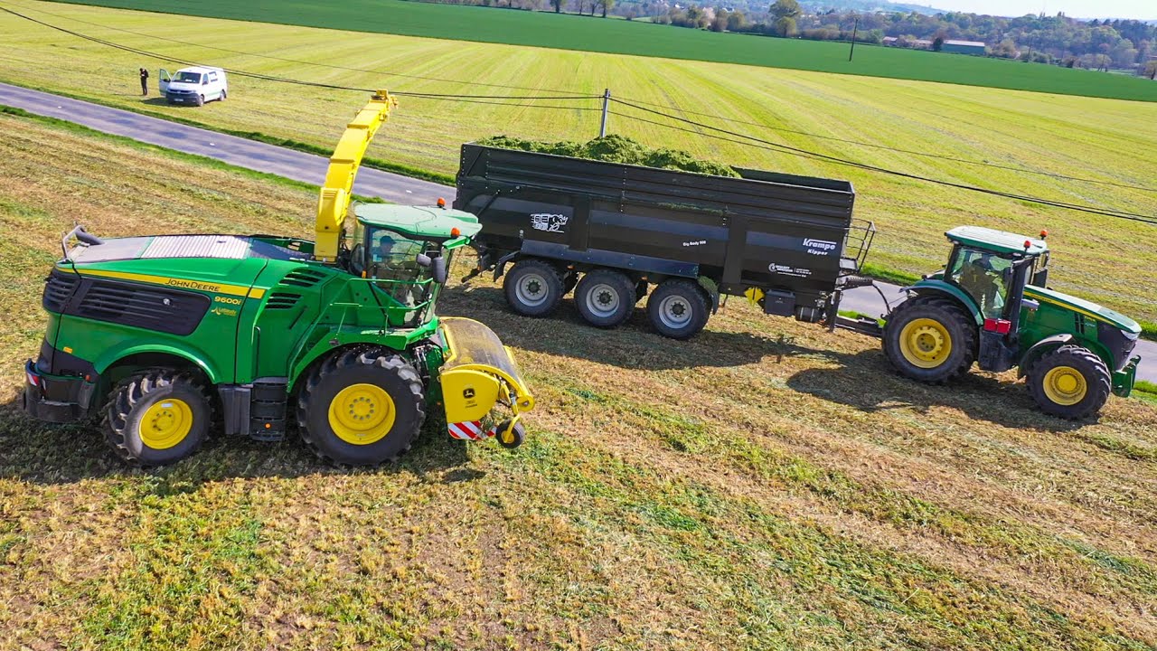 PREMIER ENSILAGE D'HERBE POUR LA BENNE KRAMPE BIG BODY 900🌽 - ETS Divaret Seigneur