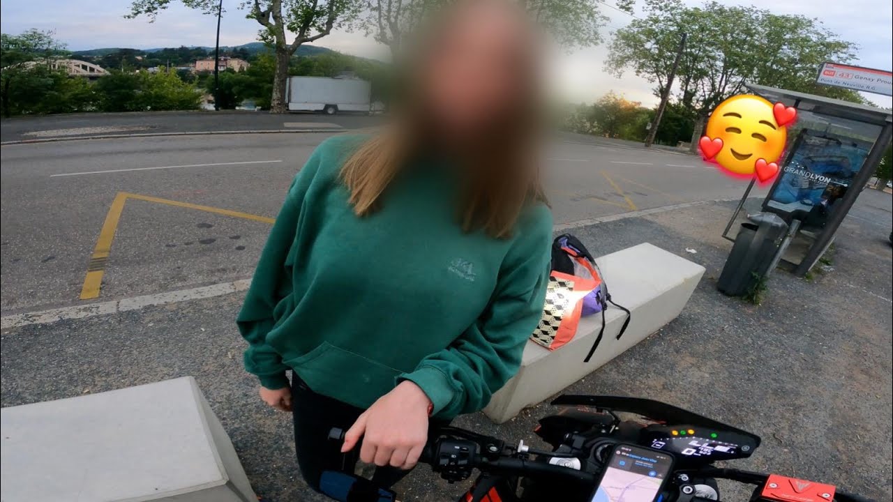 JE VAIS CHERCHER MON EX-COPINE A MOTO !! 🥰