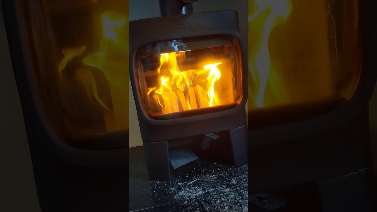 Jotul 105 - Firing up