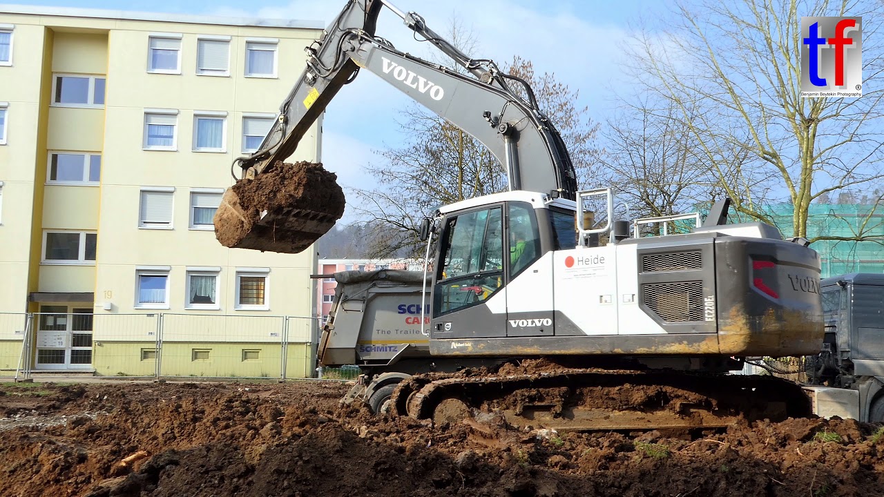 Volvo EC220E L @ Work / Aushub Tiefgarage, Winnenden, Germany, 21.02.2018. #1