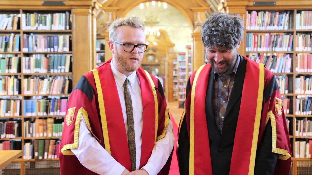 Prifysgol Bangor yn anrhydeddu Gruff Rhys a Huw Stephens