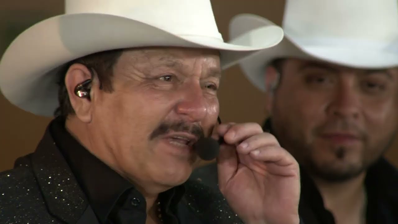Cabellos Largos (En Vivo) - Los Invasores de Nuevo León 40 Aniversario