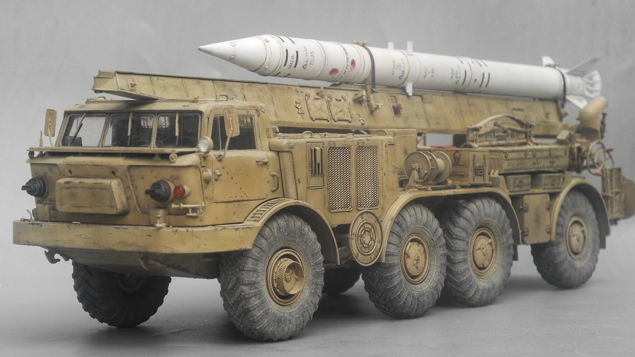 Trumpeter 01025 Russian 9P113 TEL w. 9M21 Rocket of 9K52 Luna-M (FROG-7)  Painting&Weathering