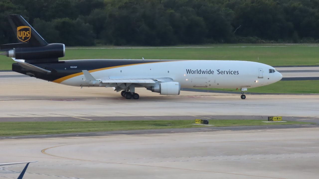 MD11 back to back Spotting Orlando International Airport 10/23/2025 #md11 #aviation #planespotting