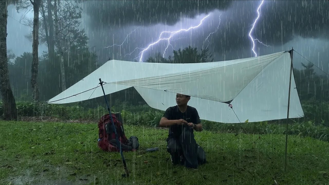 CAMPING IN HEAVY RAIN WITH A TENT ⛈️SOLO OVERNIGHT CAMPING DURING HEAVY RAIN - Heavy Rain Camping