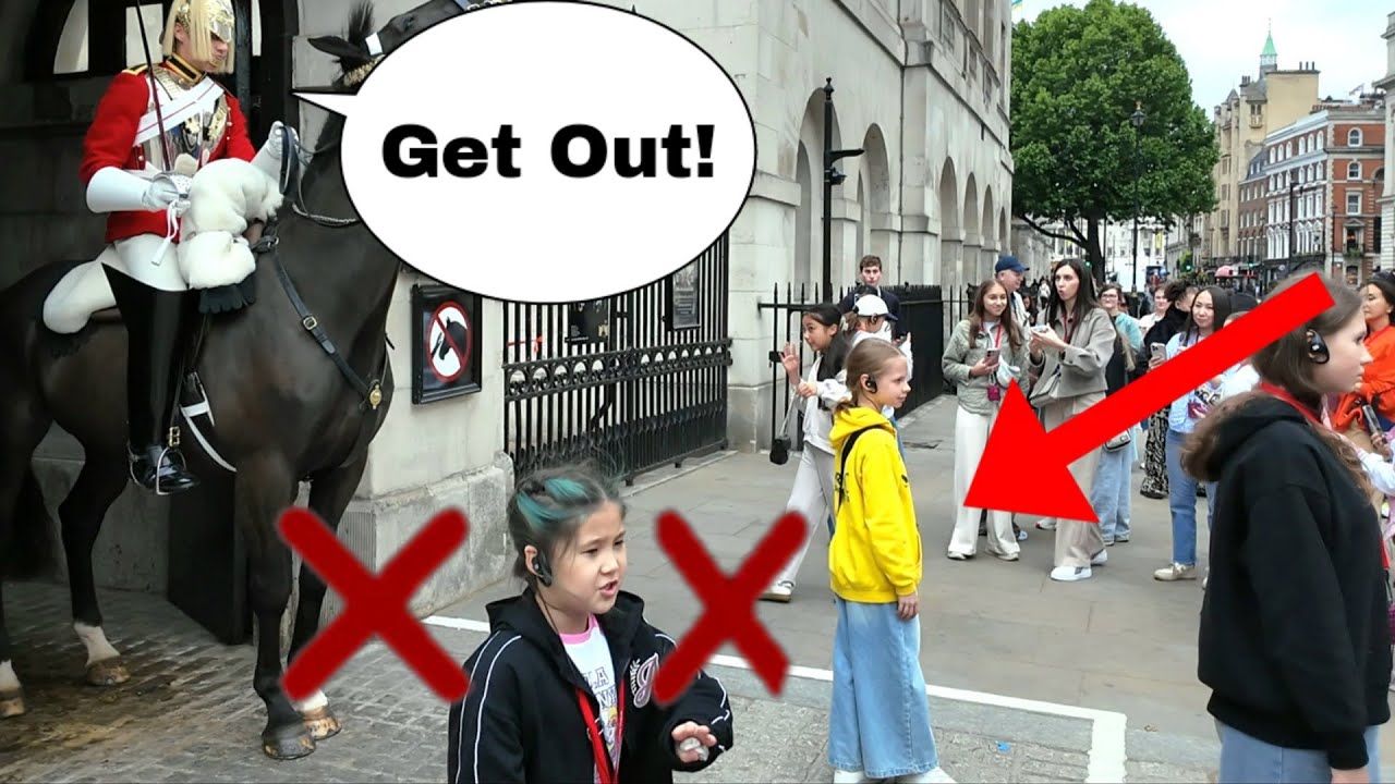 CLUELESS young girl got told off by The King's Guard to Get Out of the Box!