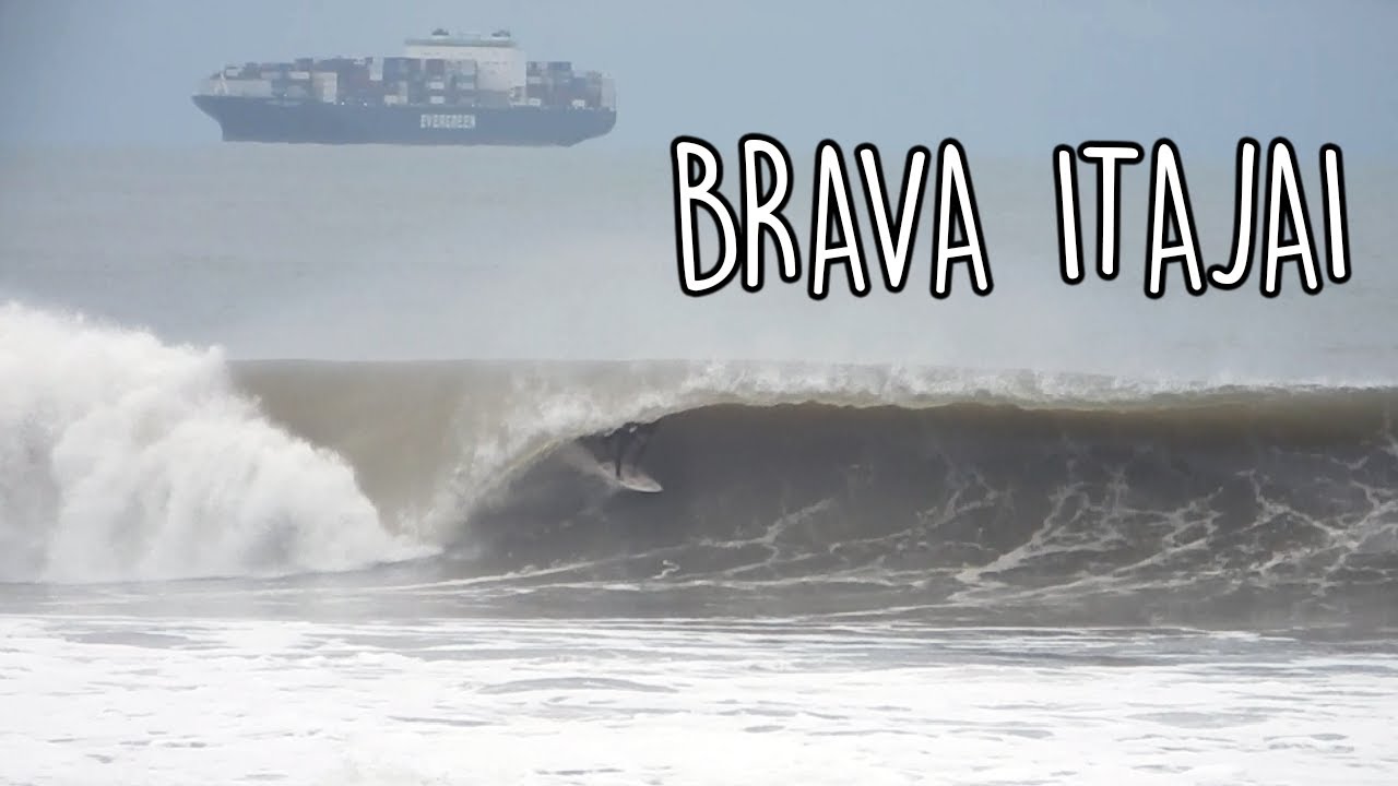 Barrels in the morning, Brava Beach, Itaja&iacute; - 17 June 2021