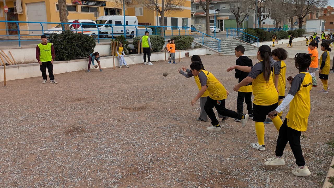 Más de 400 alumnos de diez colegios de Totana participan en una Jornada de Juegos Populares