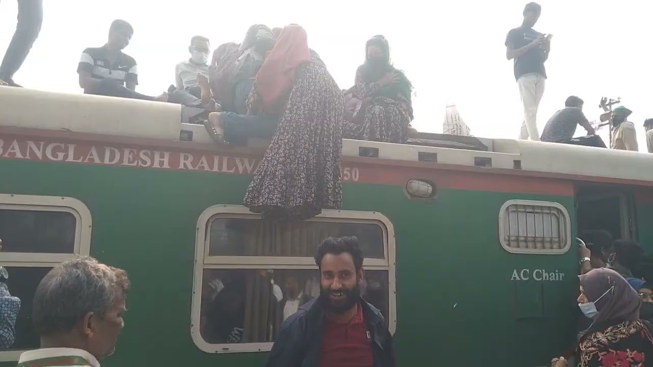 নির্বাচনের ৩ দিনের ছুটিতে বাড়িতে পথে রেল পথে  উপছে পড়া ভিড়  