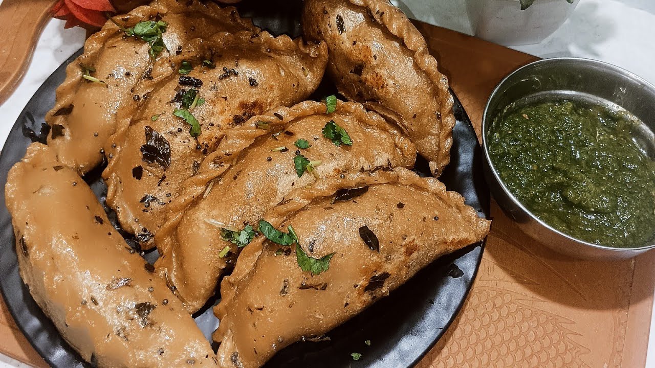 गोभी के फरा कम तेल का चटपटा नाश्ता /Spicy Cauliflower Gujiyaa गोभी की मसालेदार गुजियाँ Geetadirasoi😋