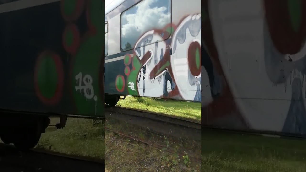 Graffitoitu Sininen Vaunu