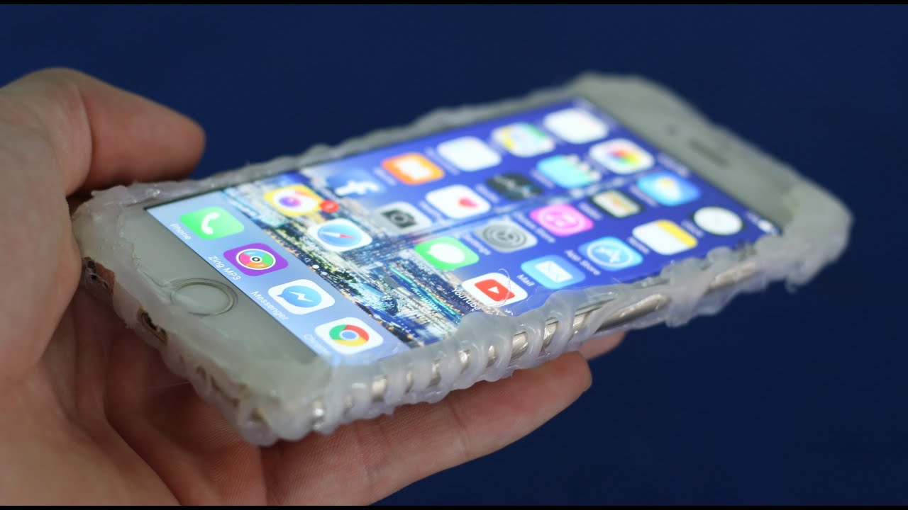Comment faire une couverture de téléphone - à l'aide de la colle chaude