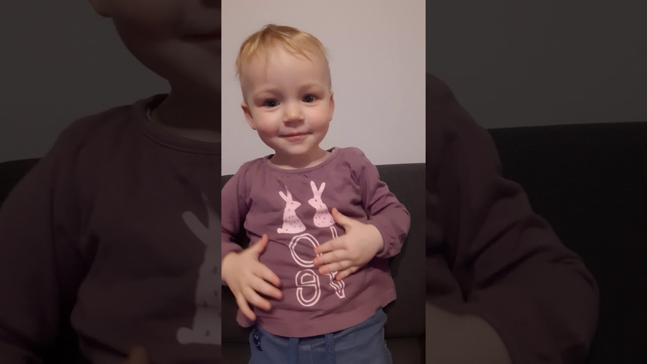 18 miesięczne dziecko pokazuje części ciała