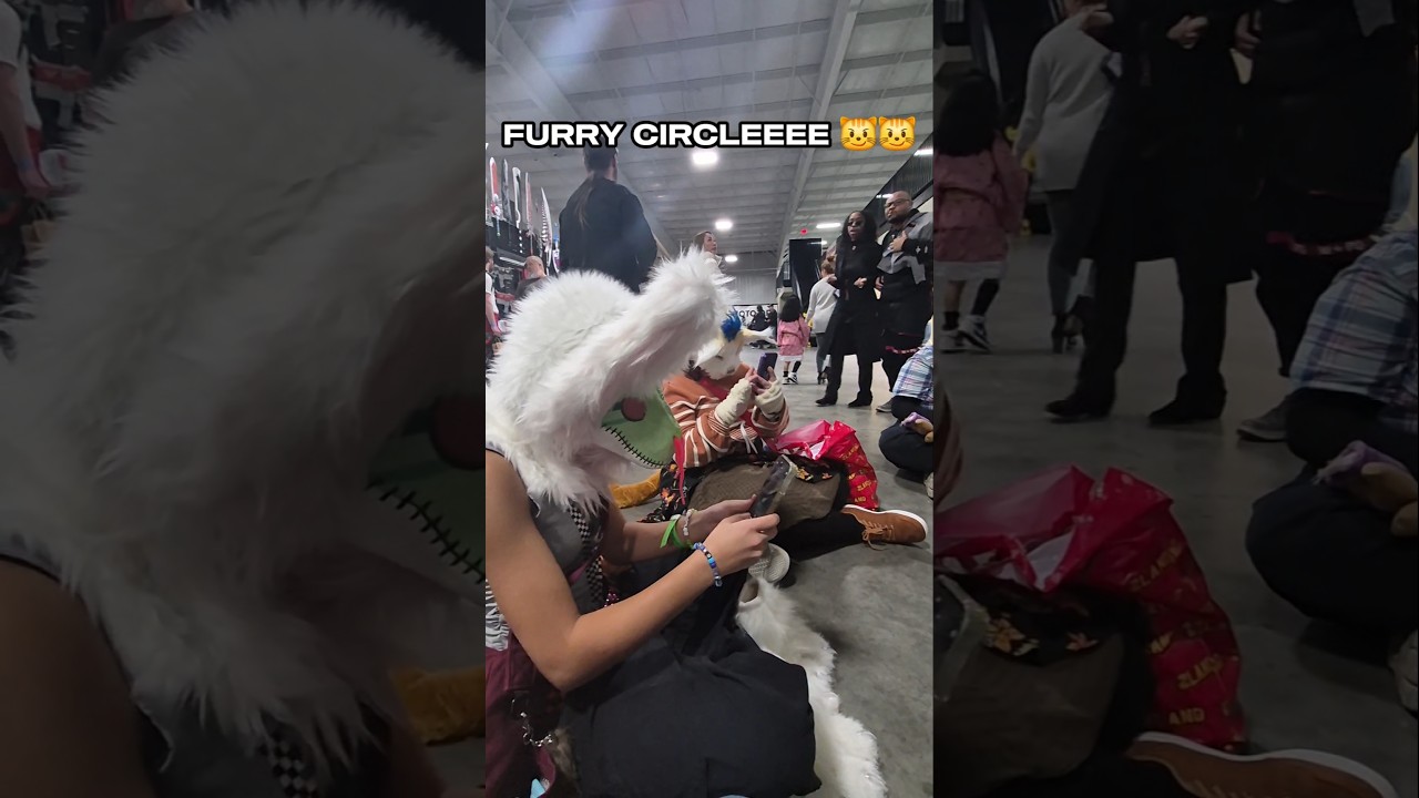 COMIC CONN #furry #therian #antizoo #comiccon #fursuit #catmask #fyp #viral #shorts #therianthropy