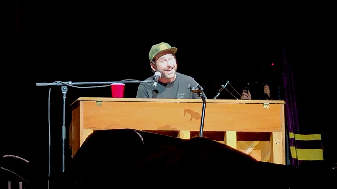 CHARLIE DAY sings & plays piano at THE MET for THE ALWAYS SUNNY Podcast 