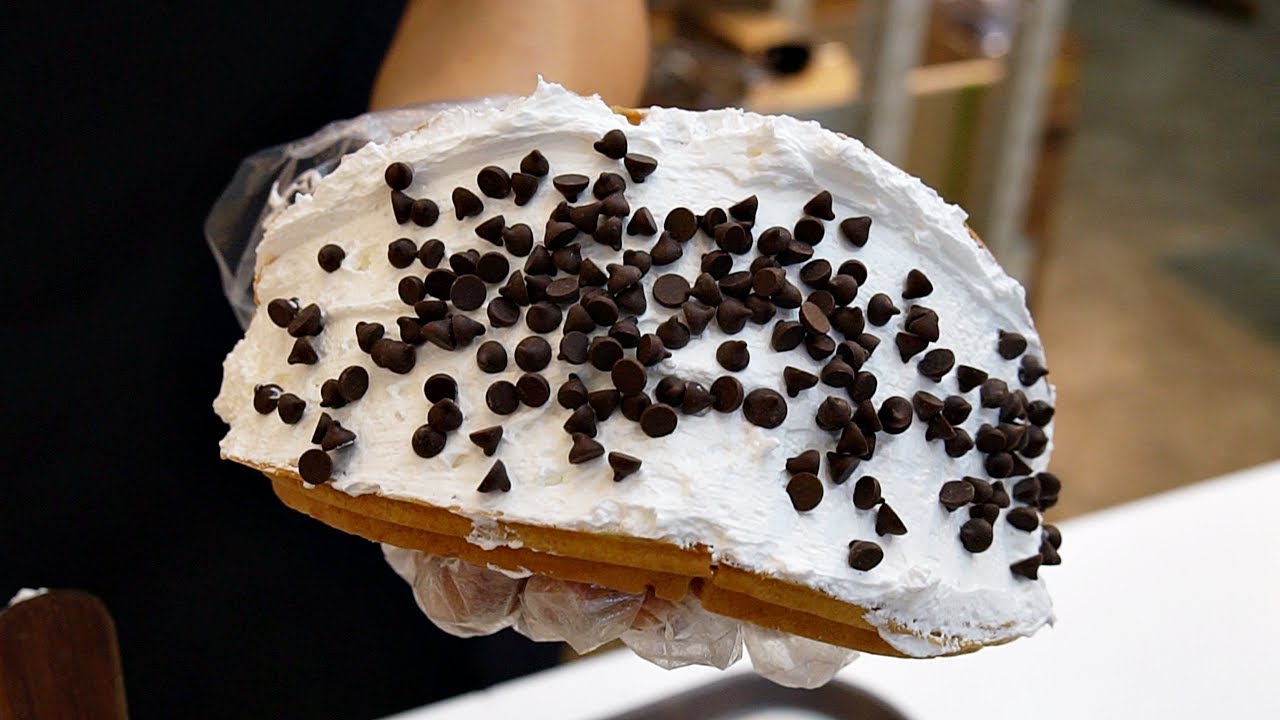 인스타 생크림 폭탄 뚱와플 - ワッフル - waffles with whipped cream bombs - korean street food
