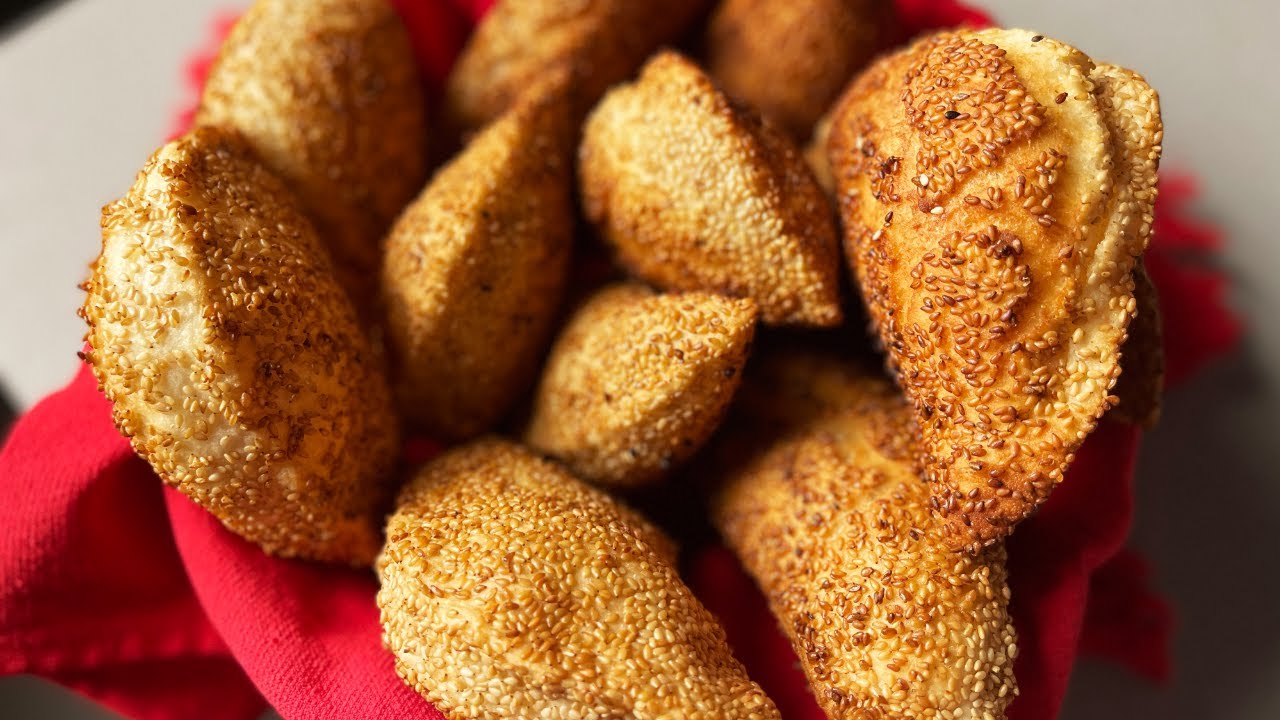 Turkish Sesame Buns (Susamlı balon pişi)