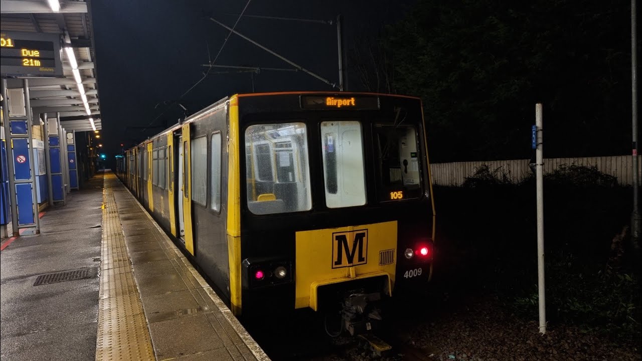 Tyne and Wear Metro: Metrocar 4009 between Park Lane and South Hylton | Green Line