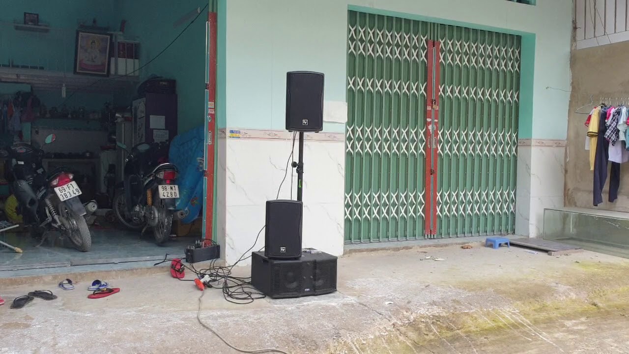 EV ZXA1 low vocal showed with mixer digital beringer/midas xr12/mr12