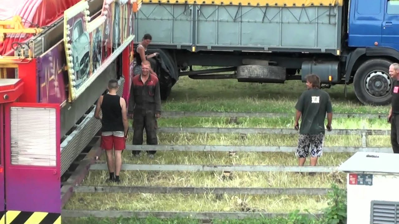 PouťnaJižnímMěstěvPrazeHáje2012 - DEMONTÁŽ ATRAKCE AUTODROM / REMOVING ATTRACTION AUTODROM