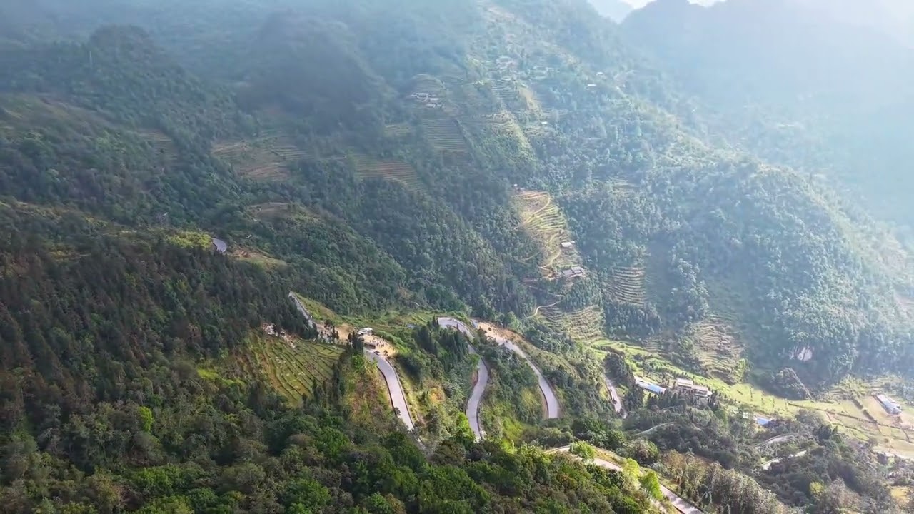 PHỐ CÁO HÀ GIANG - NƠI NGUYÊN SƠ NHƯNG ĐẸP ĐẾN LẠ KỲ 