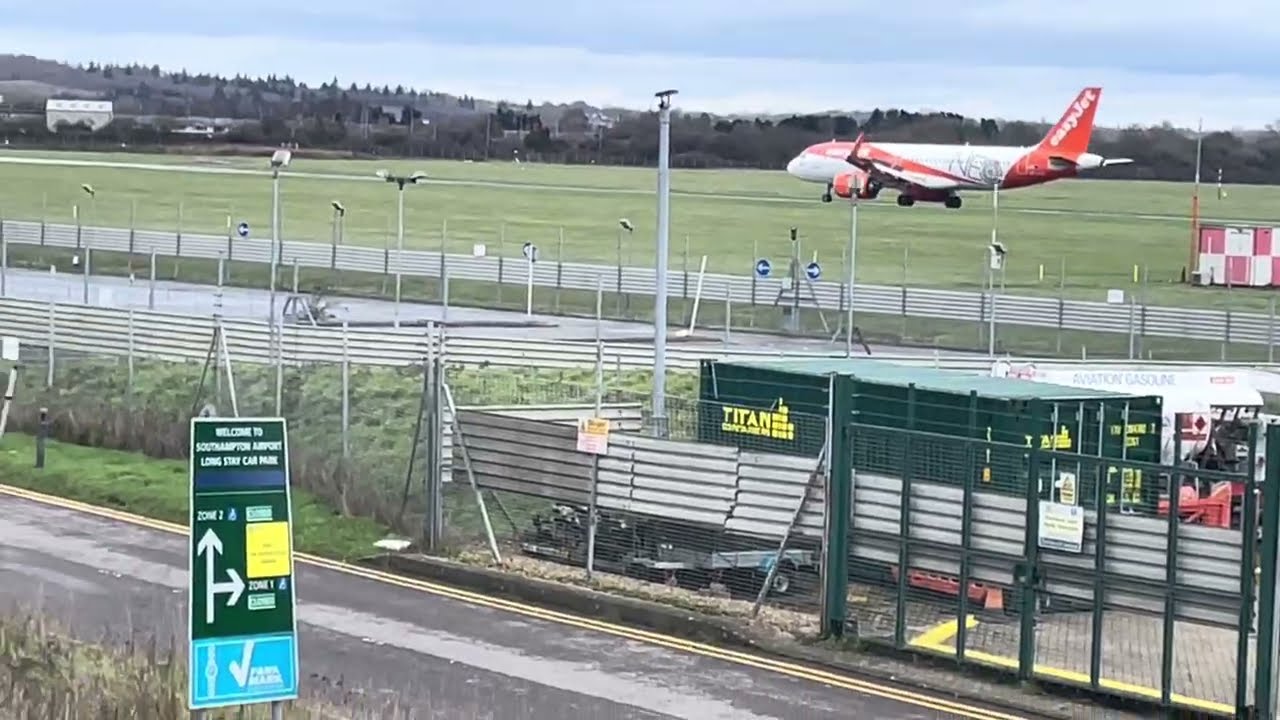 #Storm goretti EasyJet A320-215N hard landing 🛬 and loud reverse thrust 