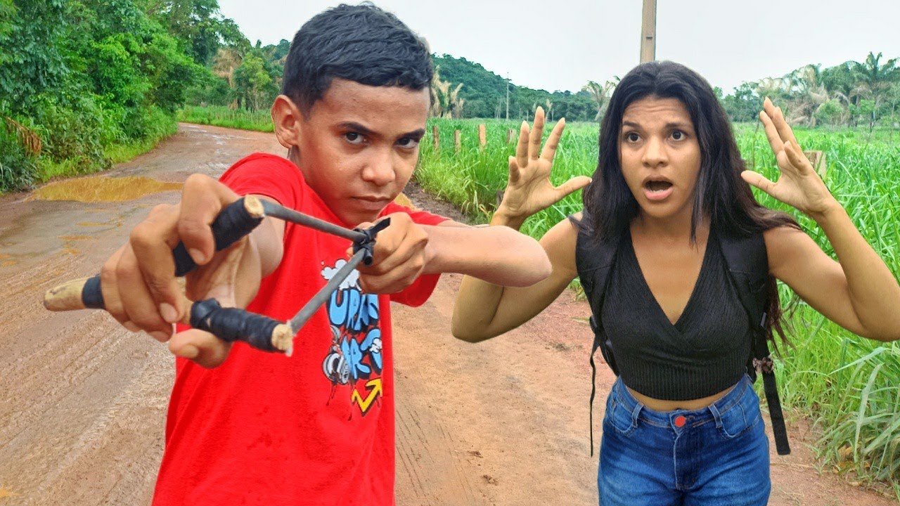 Ele Só Tinha Uma Pedra e a Coragem!