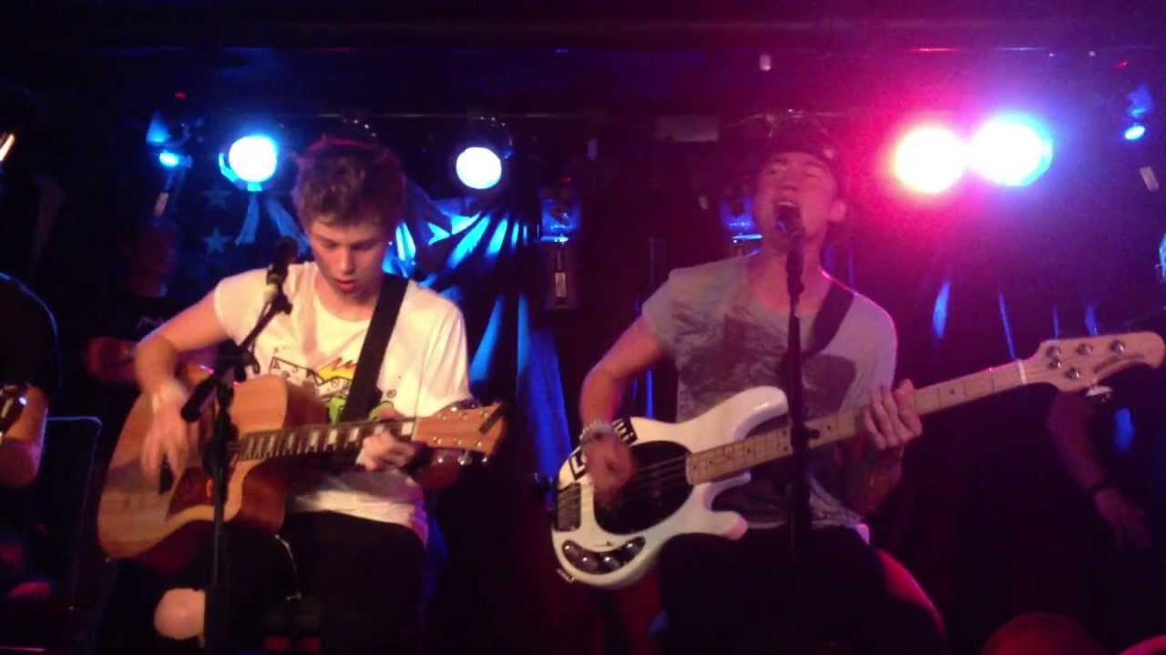 Teenage Dream (Acoustic Katy Perry Cover) - 5 Seconds of Summer (Live in NYC 6/30/13)
