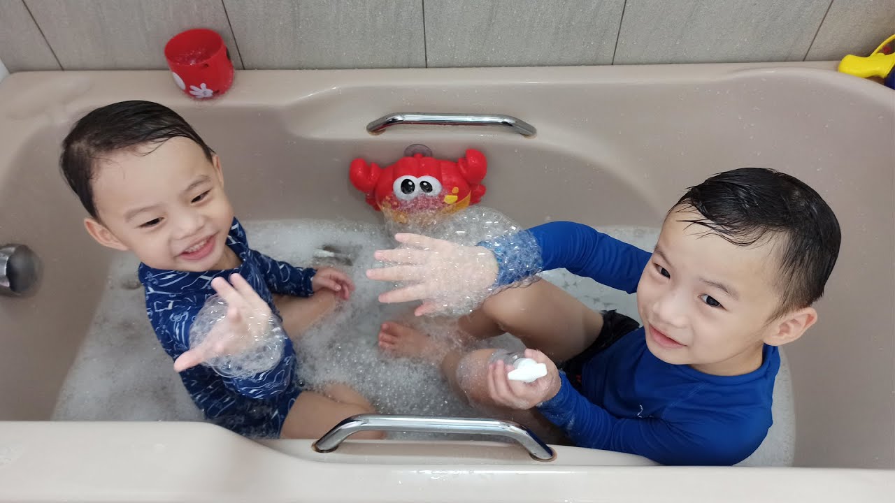 Bubble Crab Bath Toy by Jaydon&Caleb