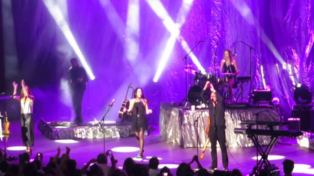 THE CORRS - So Young (1&ordm;part)(Concert Cap Roig 2016) - BcnXico77
