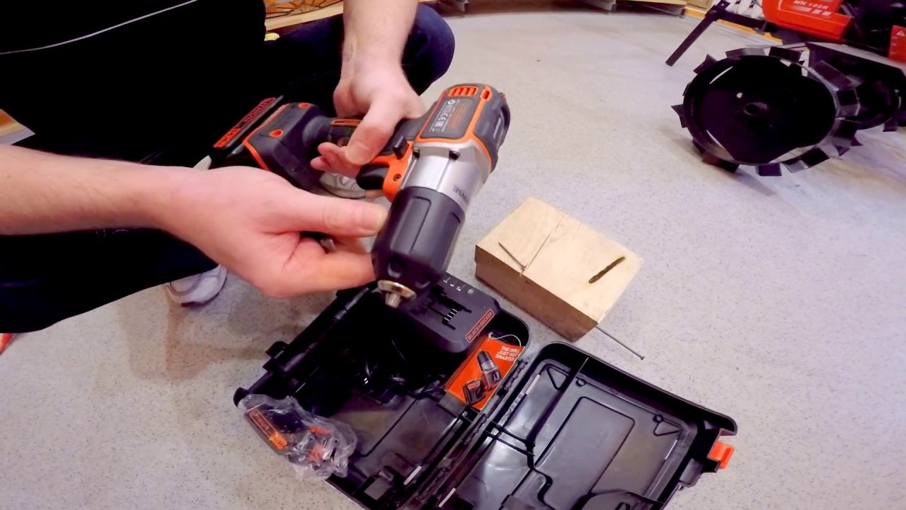 Шуруповерт Black&Decker ASD14KB