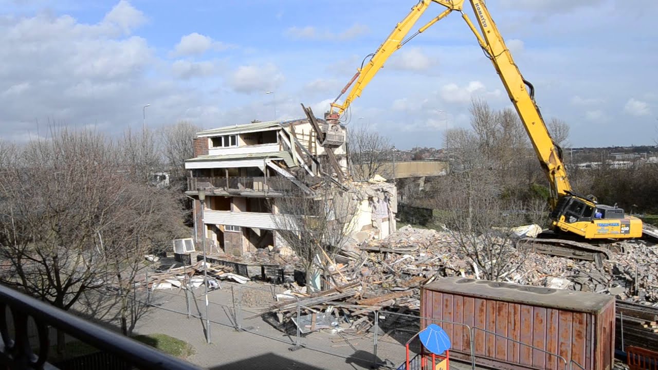 CHANDLESS ESTATE GATESHEAD DEMOLITION  VIDEO  PART 1  PART  2     25  2  2014