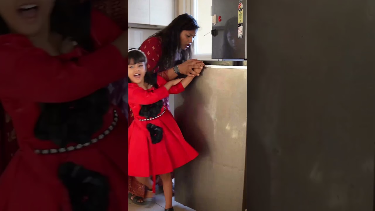 Mama rescues her stuck hand on the fridge😱🤣 Tom&Jerry #shorts
