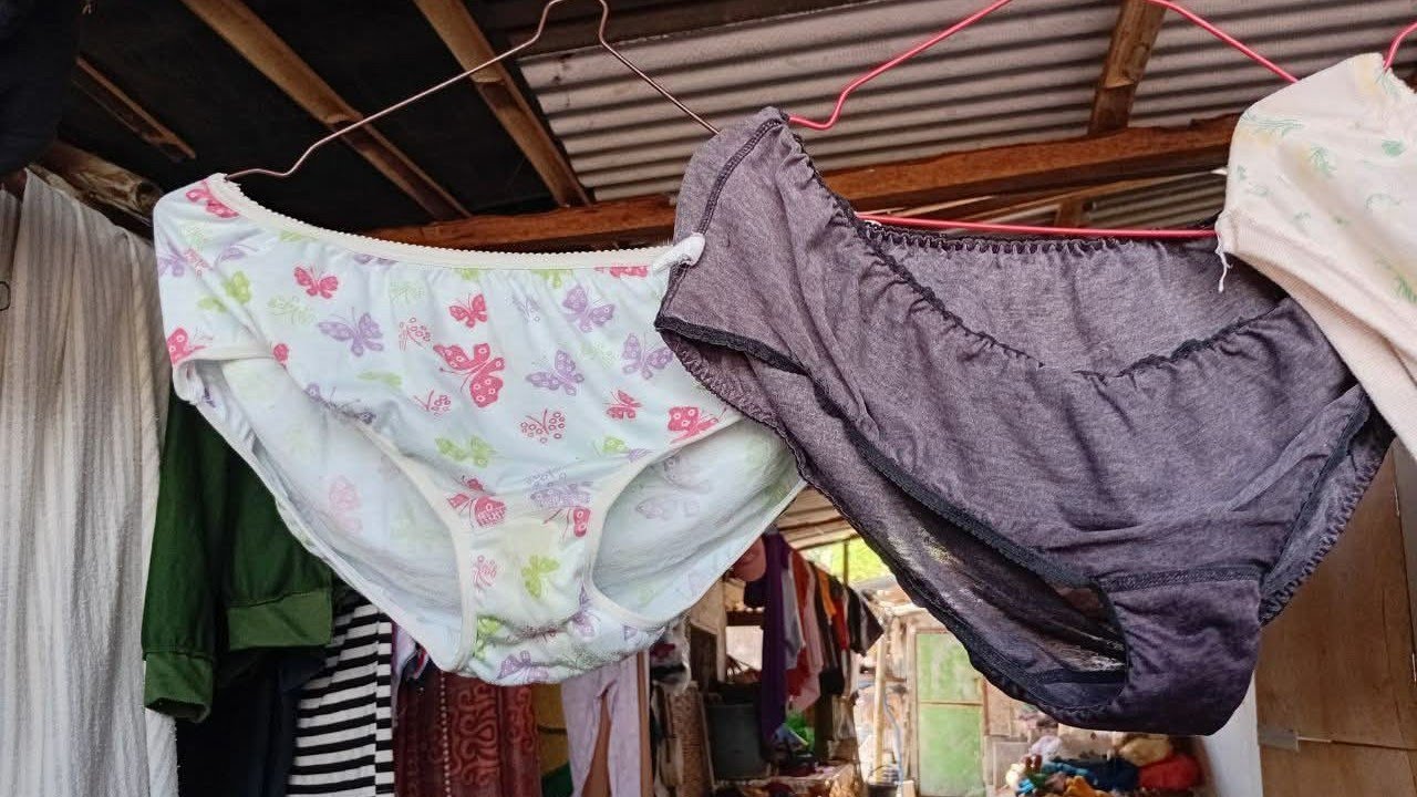 HATI HATI JANGAN JEMUR CELANA DALAM DI LUAR RUMAH 