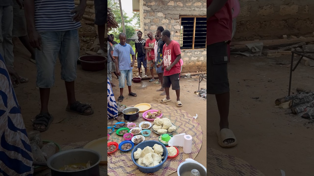 You&rsquo;ve NEVER Seen This ❤️ African Village Mom Sharing Food 🍲 Pure Love 😱 #shortsfeed #shorts