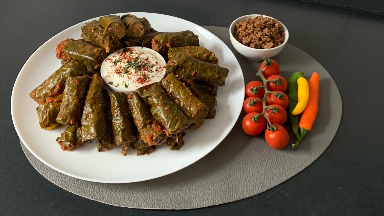 Sarma mit Fleisch / Weinblätter mit Hackfleisch/ gefüllte Weinblätter mit Fleisch / Simona