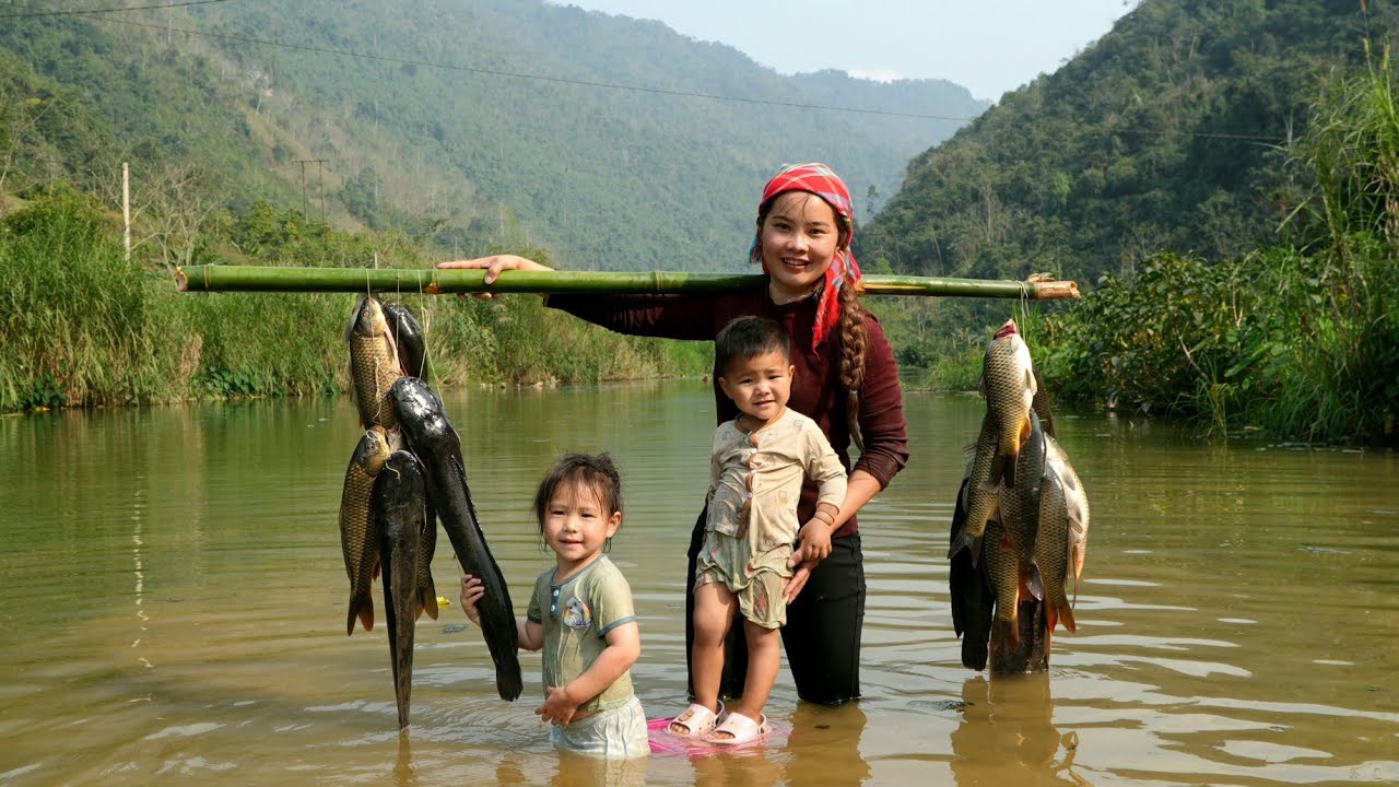 How to catch giant river fish to sell at the market - Grill the fish and eat it with your kids