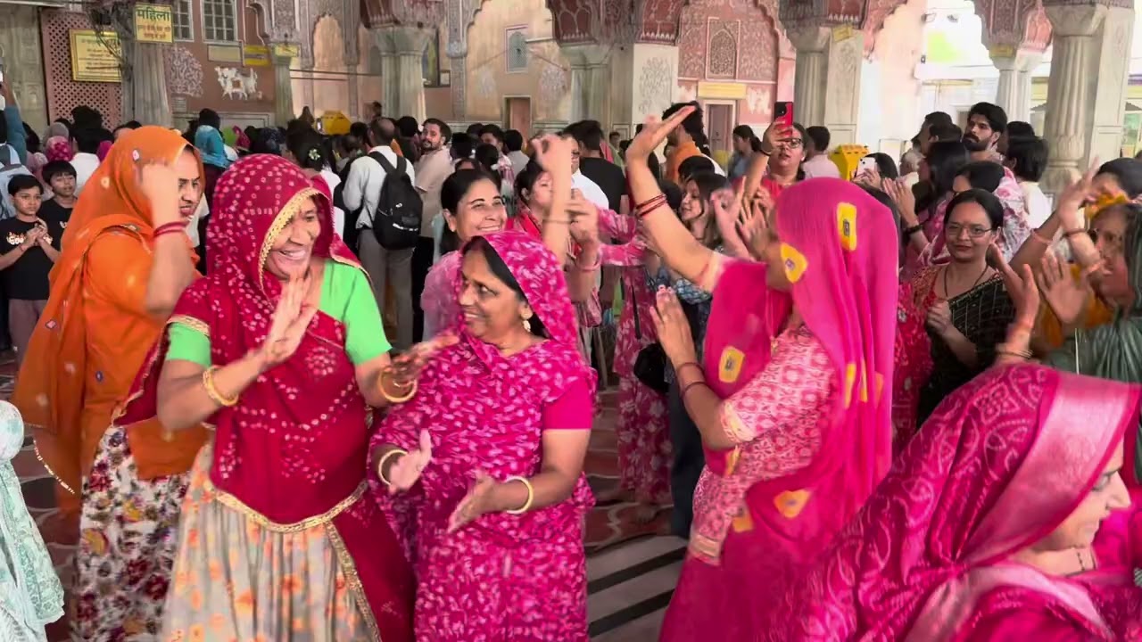 तू गोकुल का नंदलाला में जाटनी हरियाणे की #Viral Bhajan at Shri Govind Dev Ji Temple