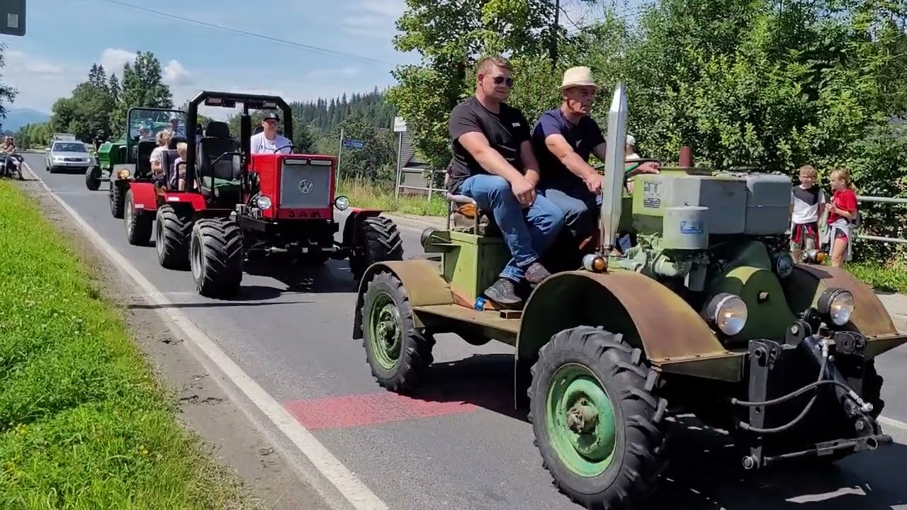 Parada traktorów SAM na zlocie w Stasikówce