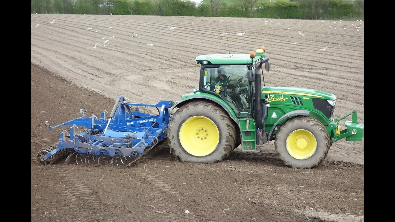 John Deere 6150R Cultivating 2016