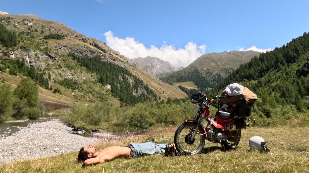 3000m d'altitude en mobylette sur le plus haut col d'Europe