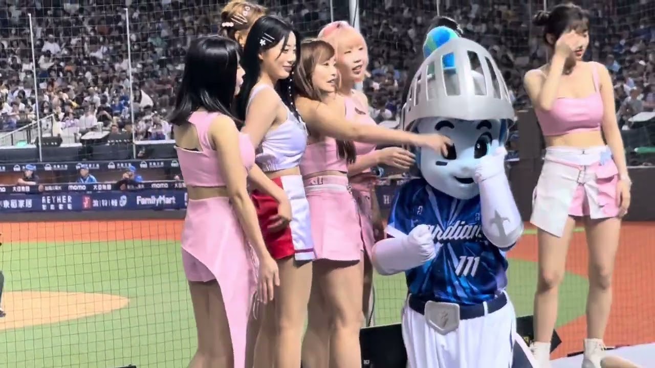 2025.6.14 富邦悍將 大巨蛋 阿奇不虧是人生勝利組#cheerleader #美女 #baseball #李珠垠 #이주은